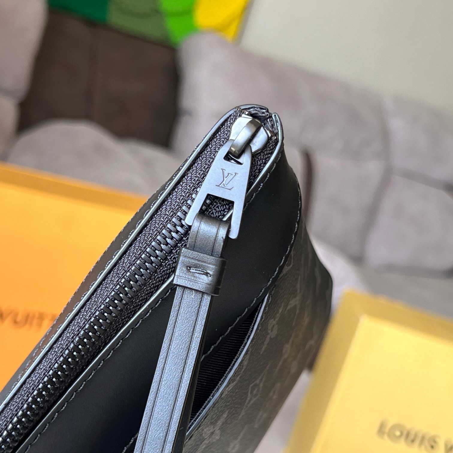 Louis Vuitton Pochette Voyage Souple (32 x 21 x 8cm)  M82543 - DopestKickz