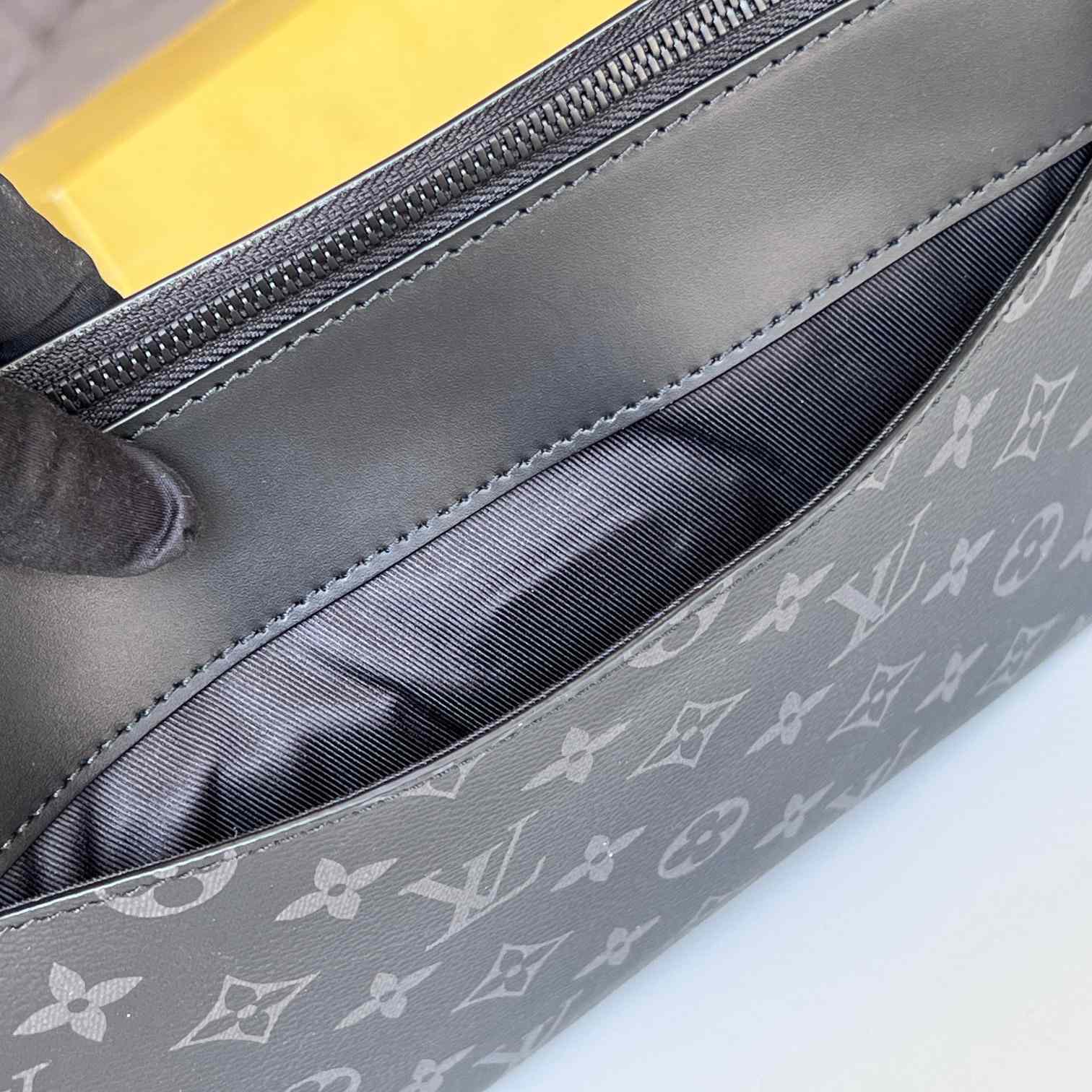 Louis Vuitton Pochette Voyage Souple (32 x 21 x 8cm)  M82543 - DopestKickz