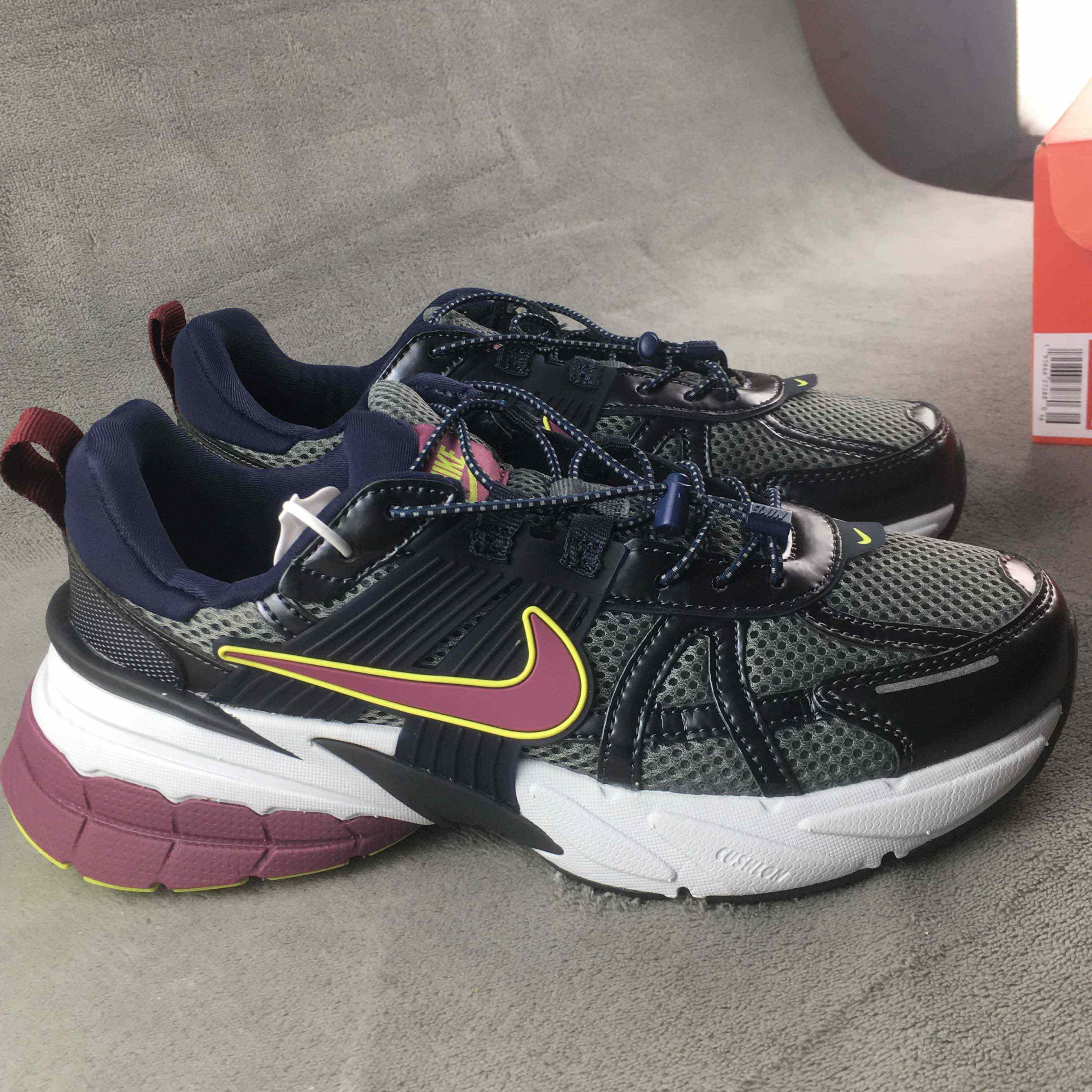 Nike V2K Runtekk  Sneaker            fd0736-400 - DopestKickz