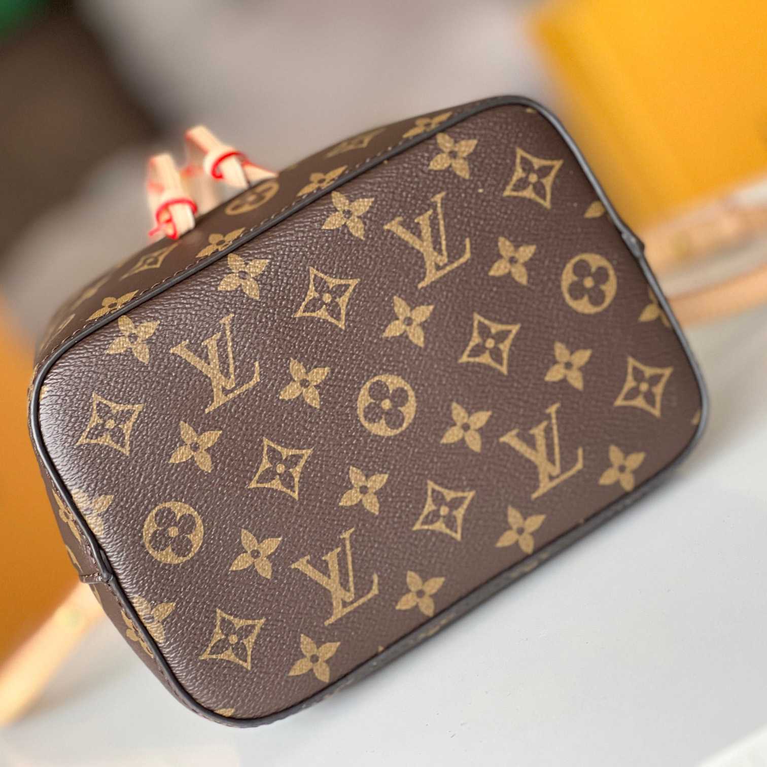 Louis Vuitton Néonoé BB  M46581 - DopestKickz