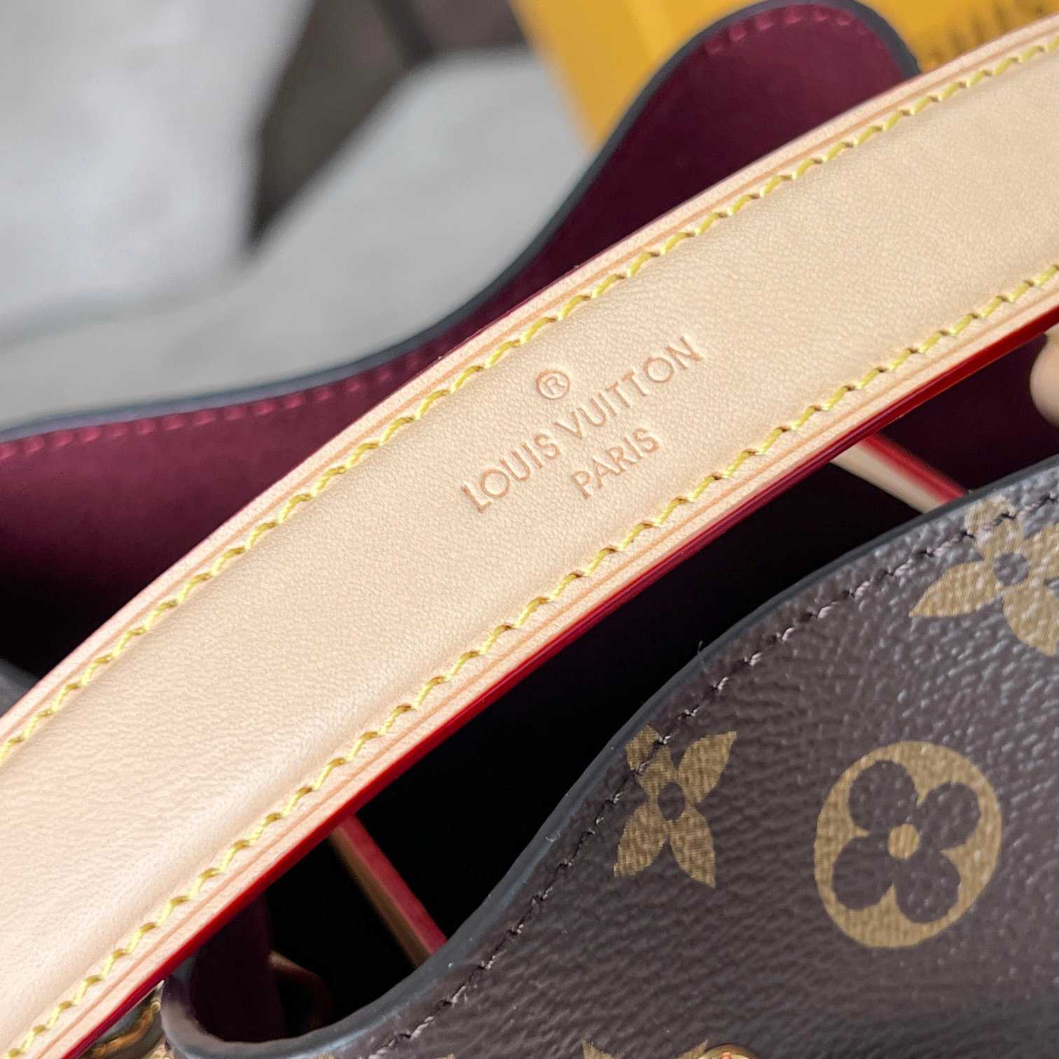 Louis Vuitton Néonoé BB  M46581 - DopestKickz