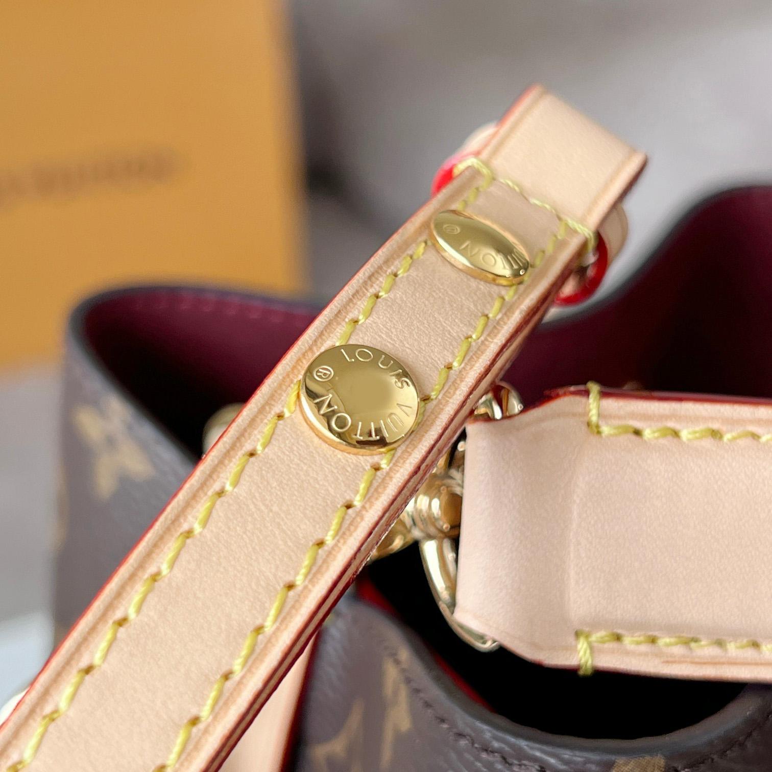 Louis Vuitton Néonoé BB  M46581 - DopestKickz