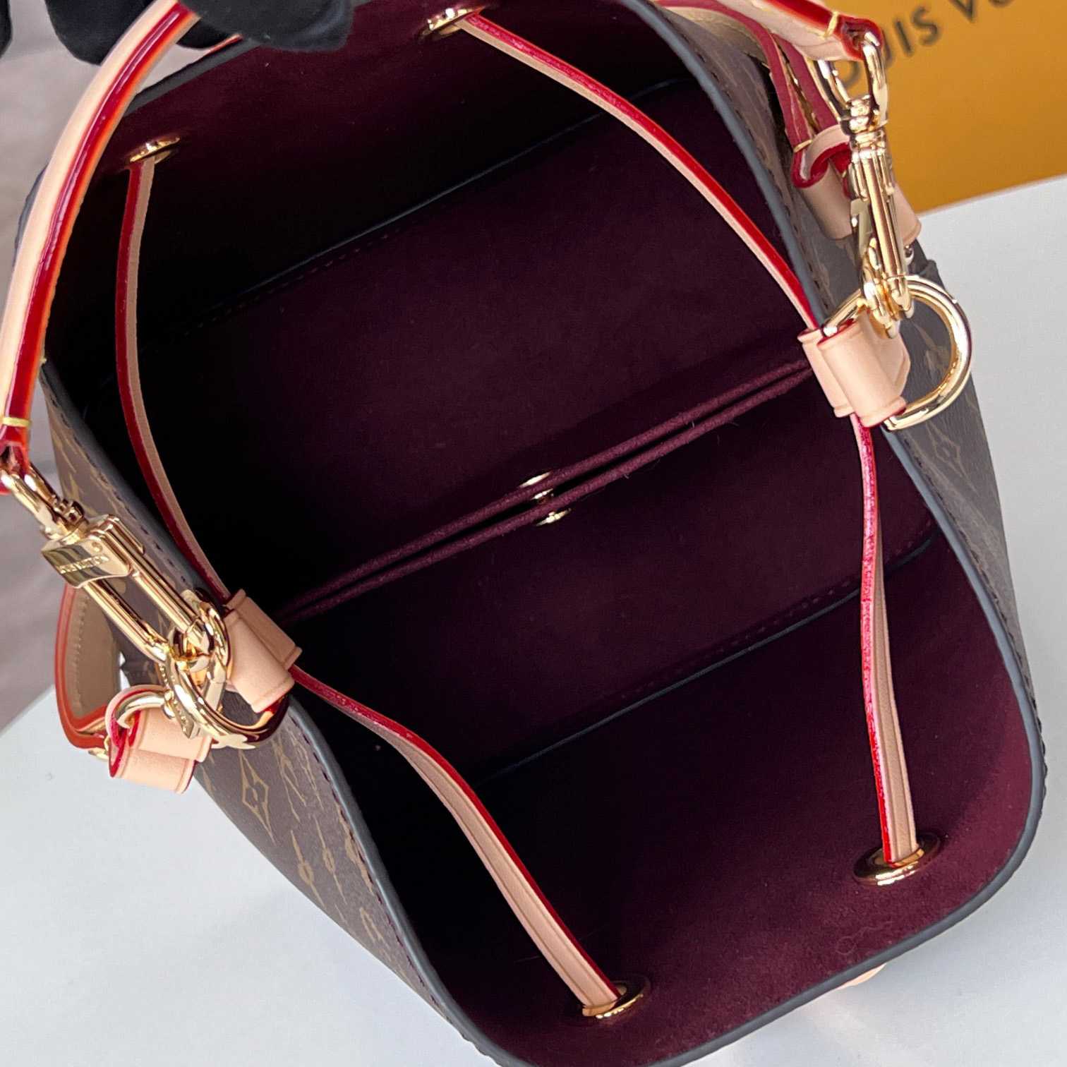 Louis Vuitton Néonoé BB  M46581 - DopestKickz