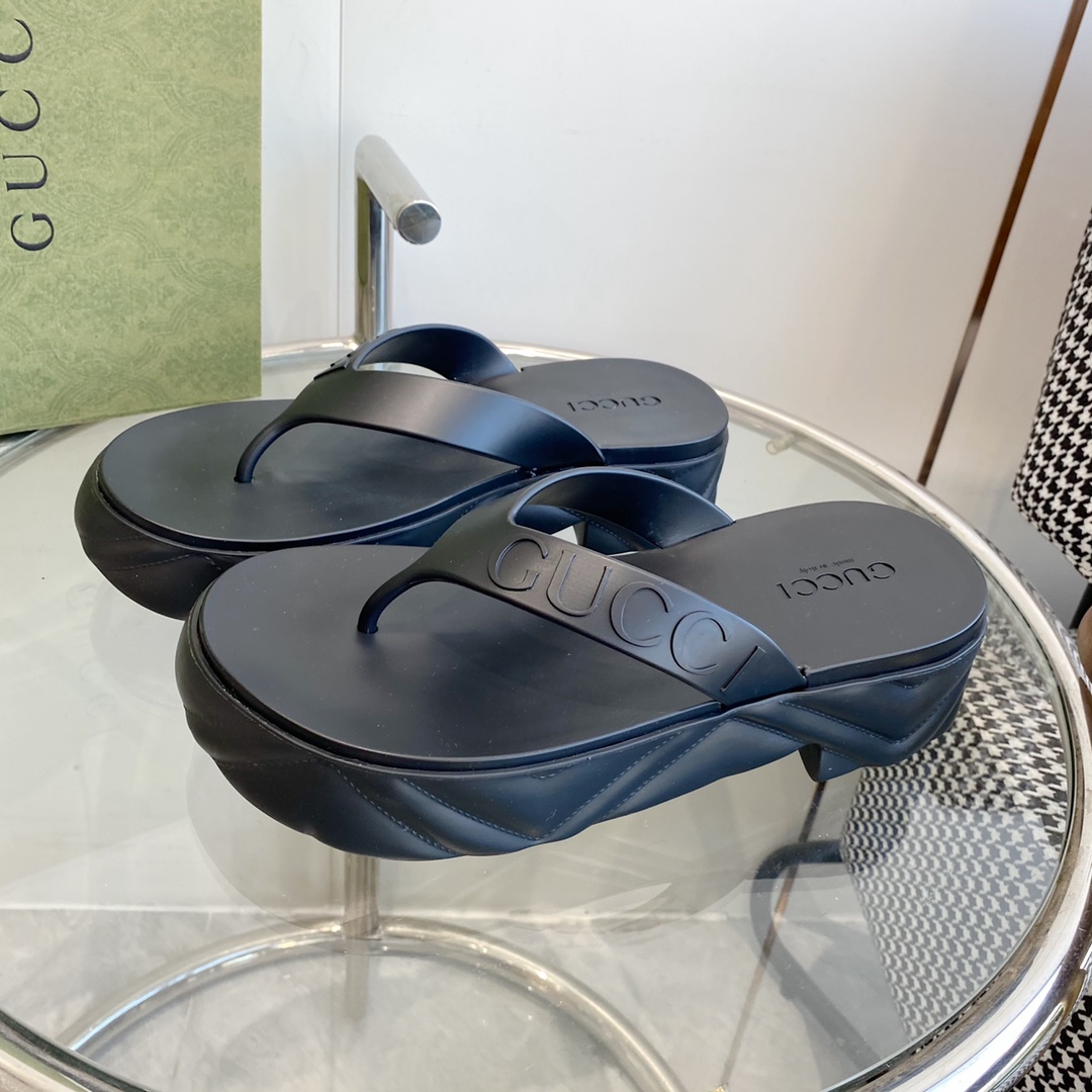 Gucci Rubber Thong Sandals - DopestKickz
