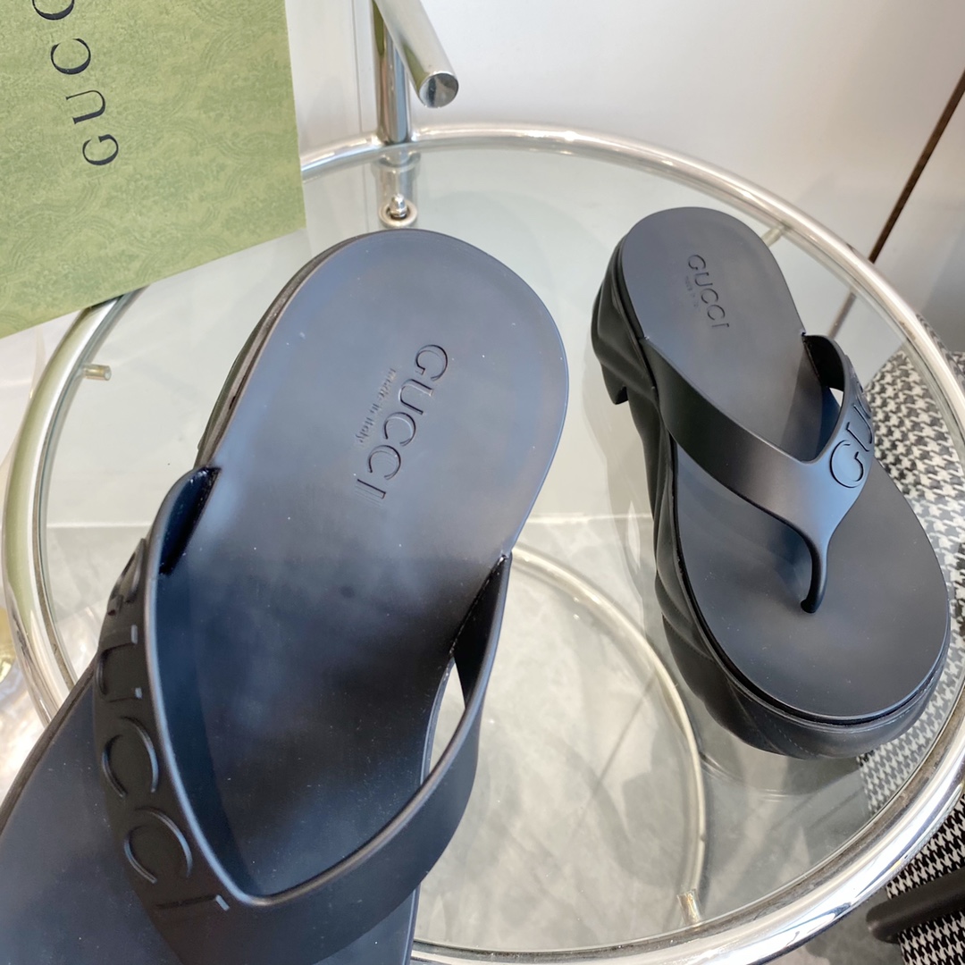 Gucci Rubber Thong Sandals - DopestKickz