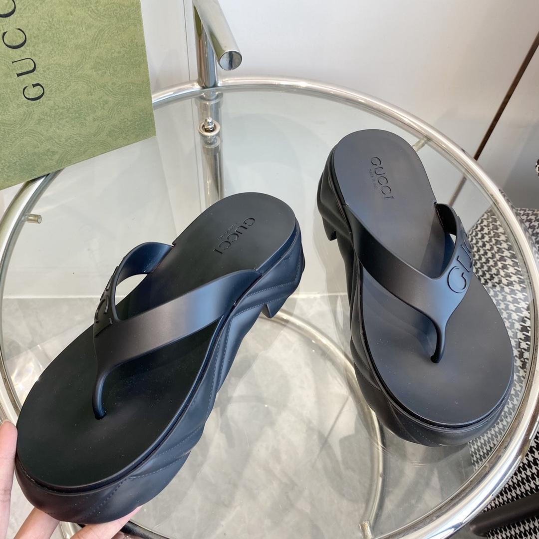 Gucci Rubber Thong Sandals - DopestKickz