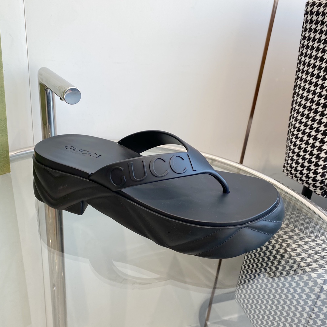Gucci Rubber Thong Sandals - DopestKickz