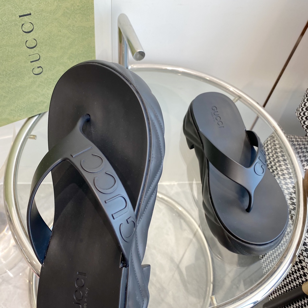 Gucci Rubber Thong Sandals - DopestKickz