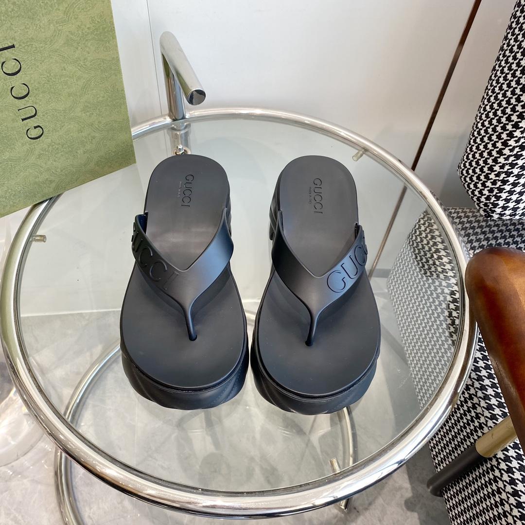 Gucci Rubber Thong Sandals - DopestKickz