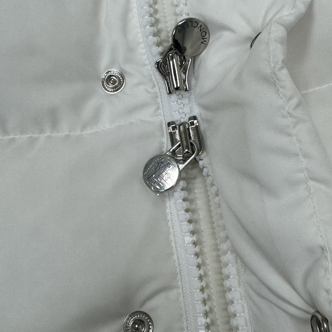 Moncler Vezere Short Down Jacket - DopestKickz