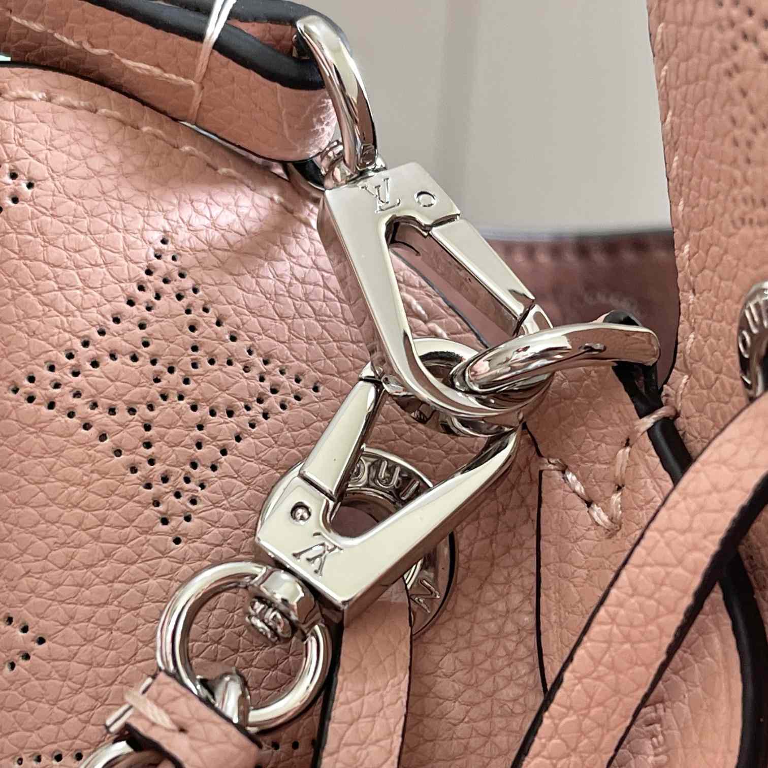 Louis Vuitton Bella (19×22×14cm)  M23195 - DopestKickz