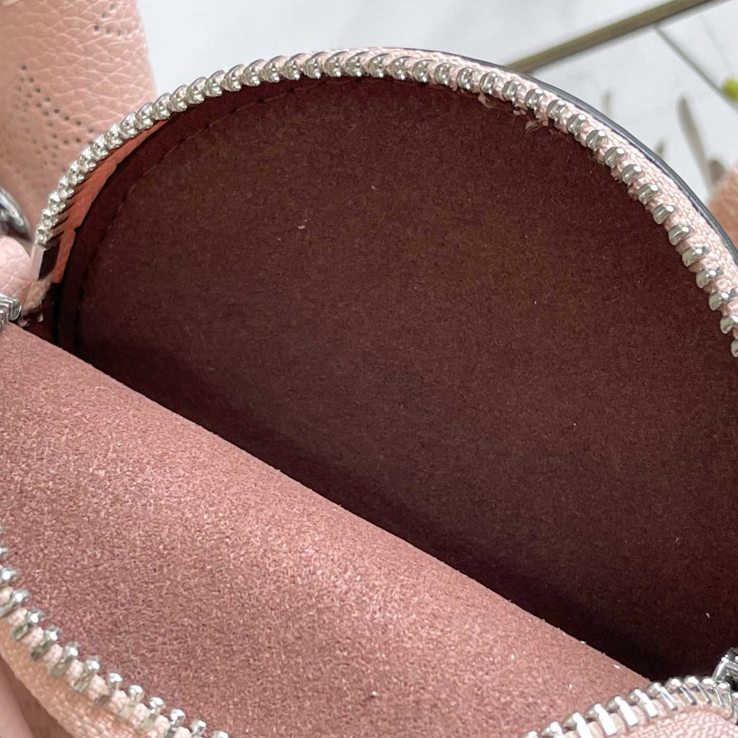 Louis Vuitton Bella (19×22×14cm)  M23195 - DopestKickz