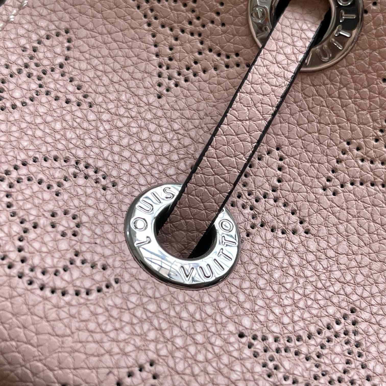 Louis Vuitton Bella (19×22×14cm)  M23195 - DopestKickz