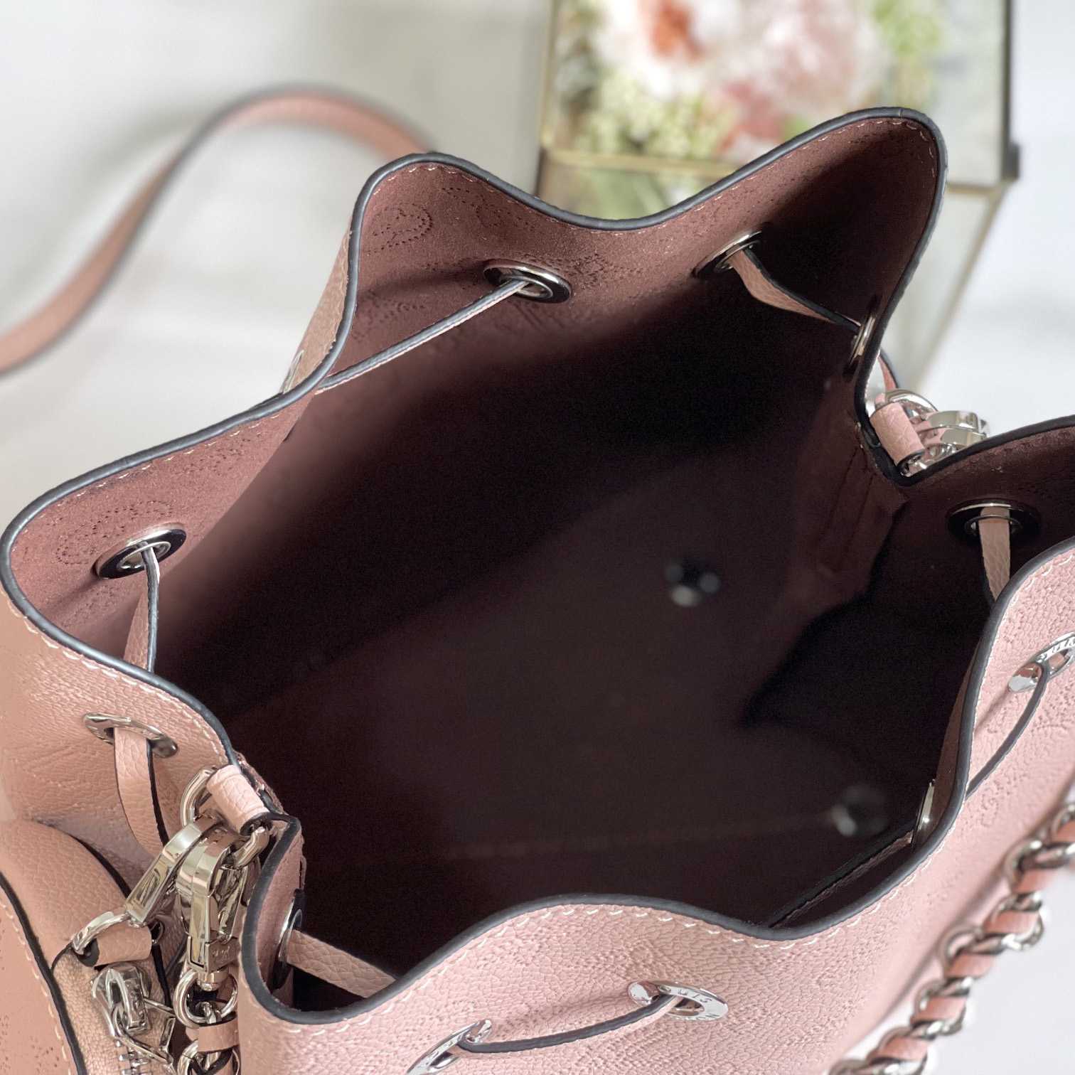 Louis Vuitton Bella (19×22×14cm)  M23195 - DopestKickz