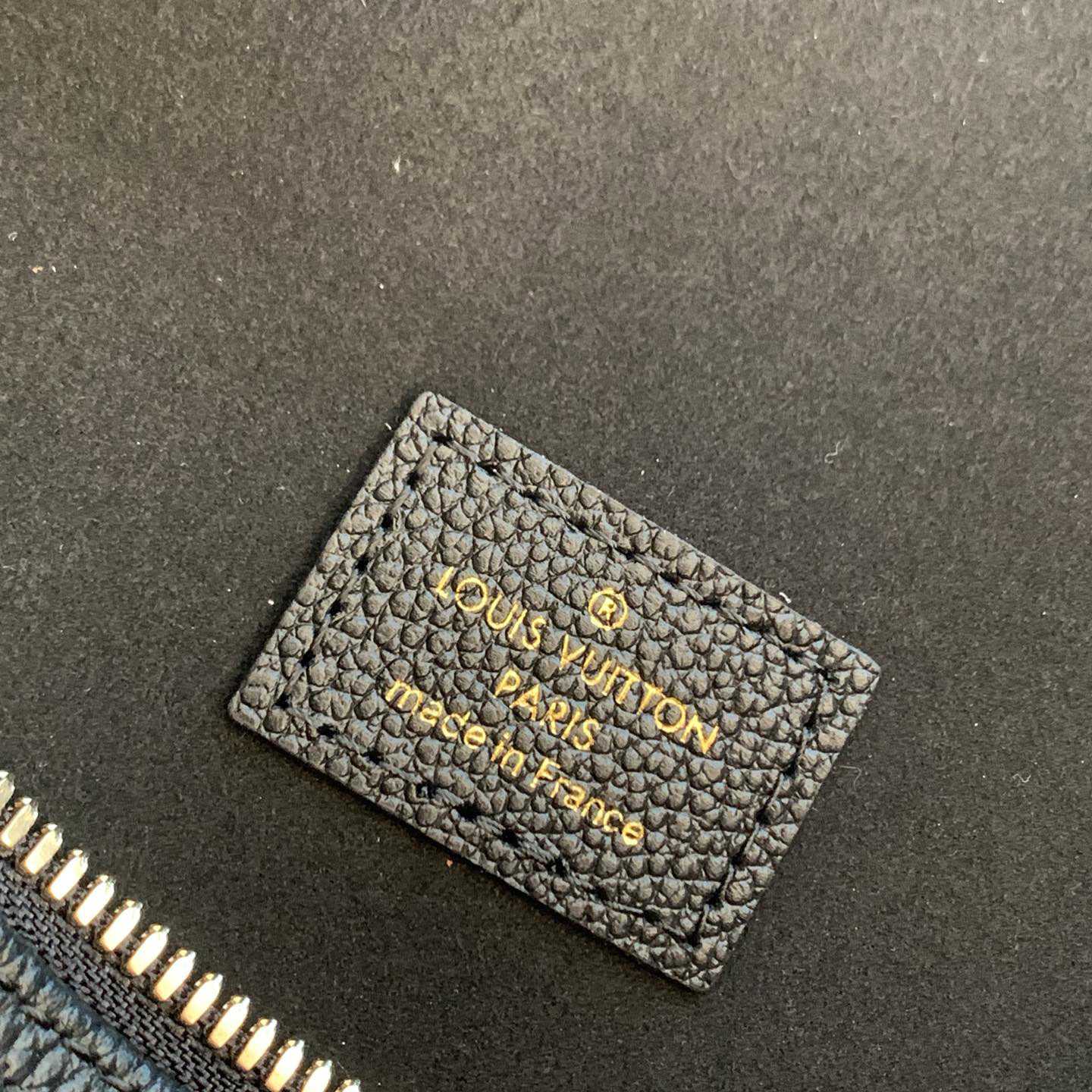 Louis Vuitton Loop Hobo          M46725 - DopestKickz