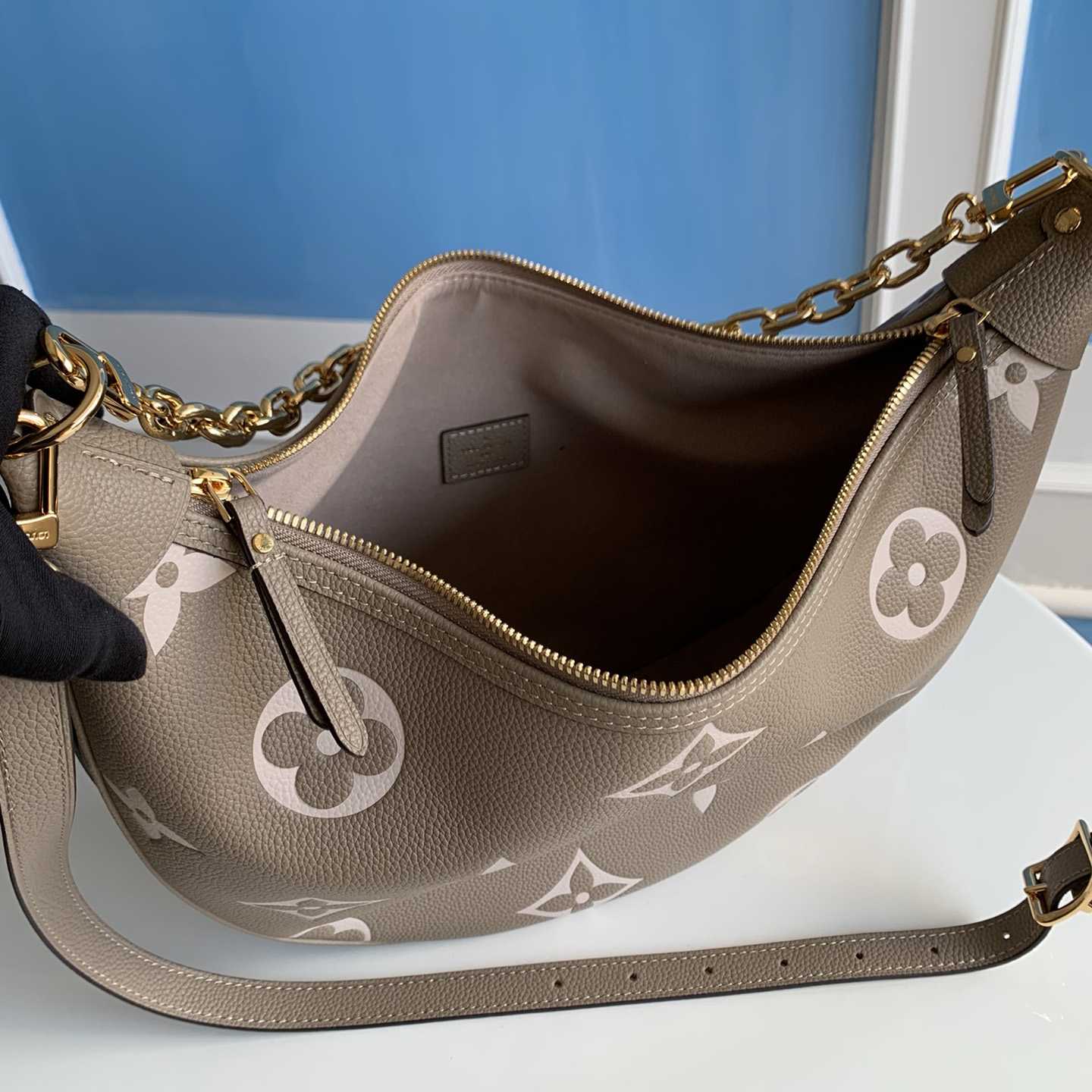 Louis Vuitton Loop Hobo          M46738 - DopestKickz