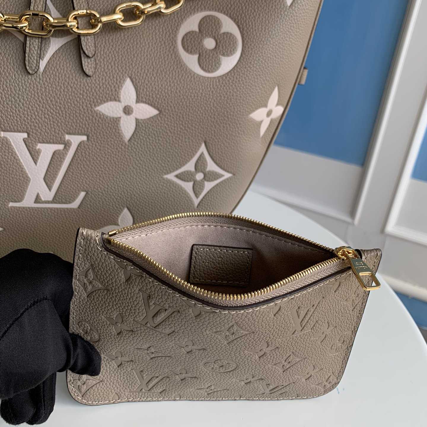 Louis Vuitton Loop Hobo          M46738 - DopestKickz