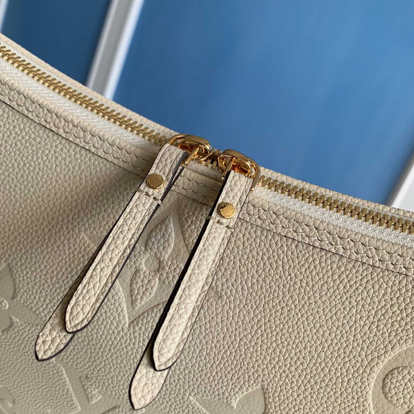 Louis Vuitton Loop Hobo          M46739 - DopestKickz