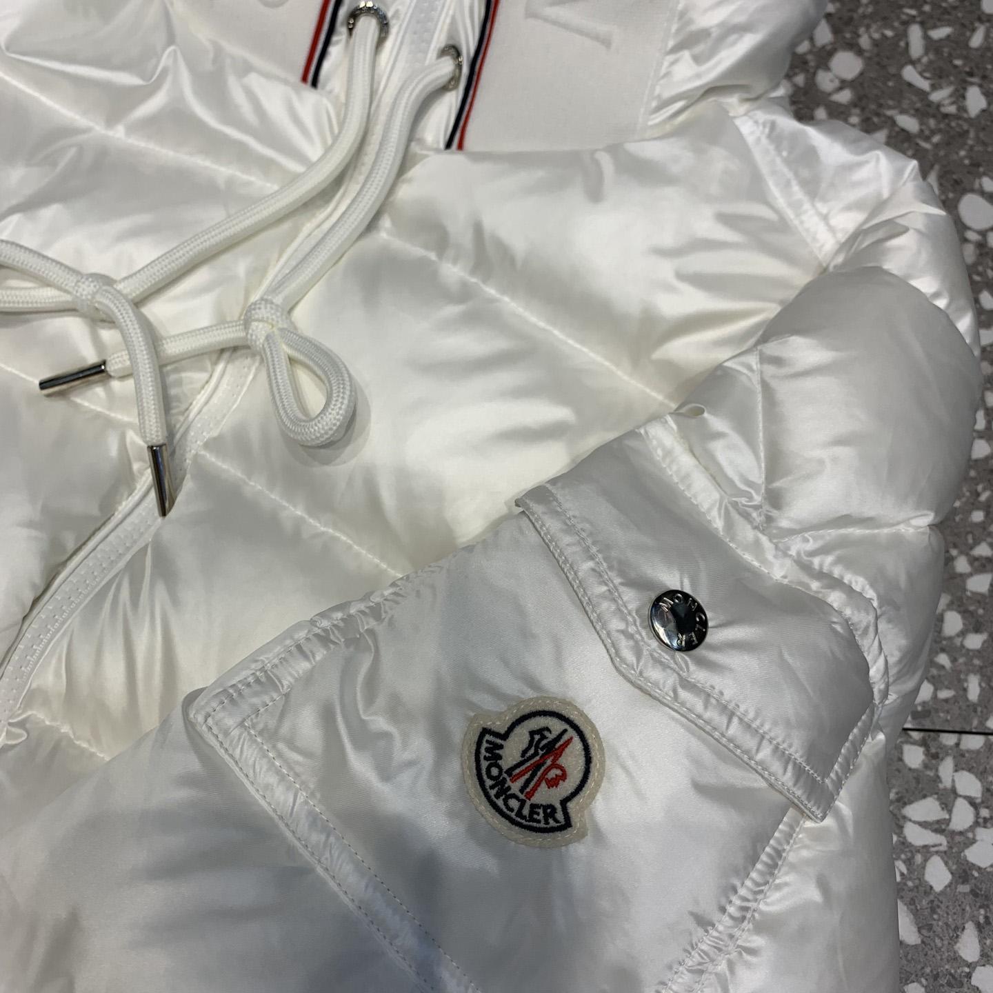 Moncler Pavin Short Down Jacket - DopestKickz