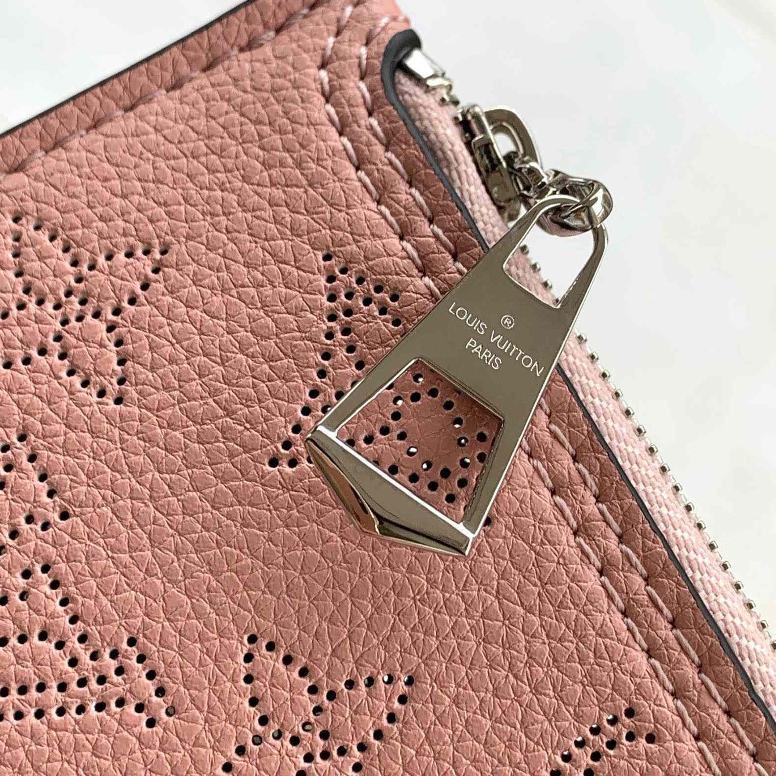 Louis Vuitton Blossom PM  M23196 - DopestKickz