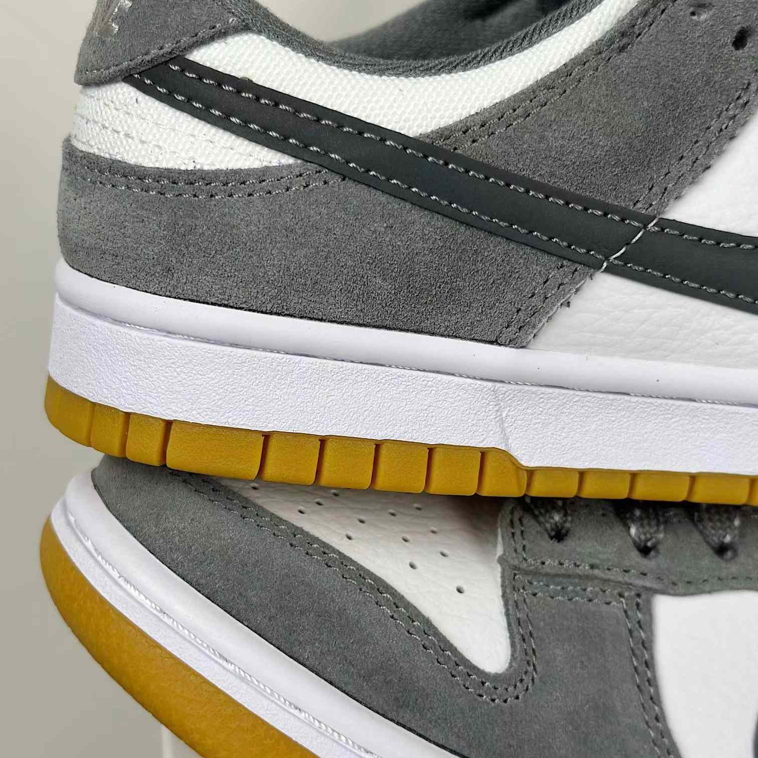 Nike SB Dunk Low”Smoke Grey/Gum“ Sneakers    FV0389-100 - DopestKickz