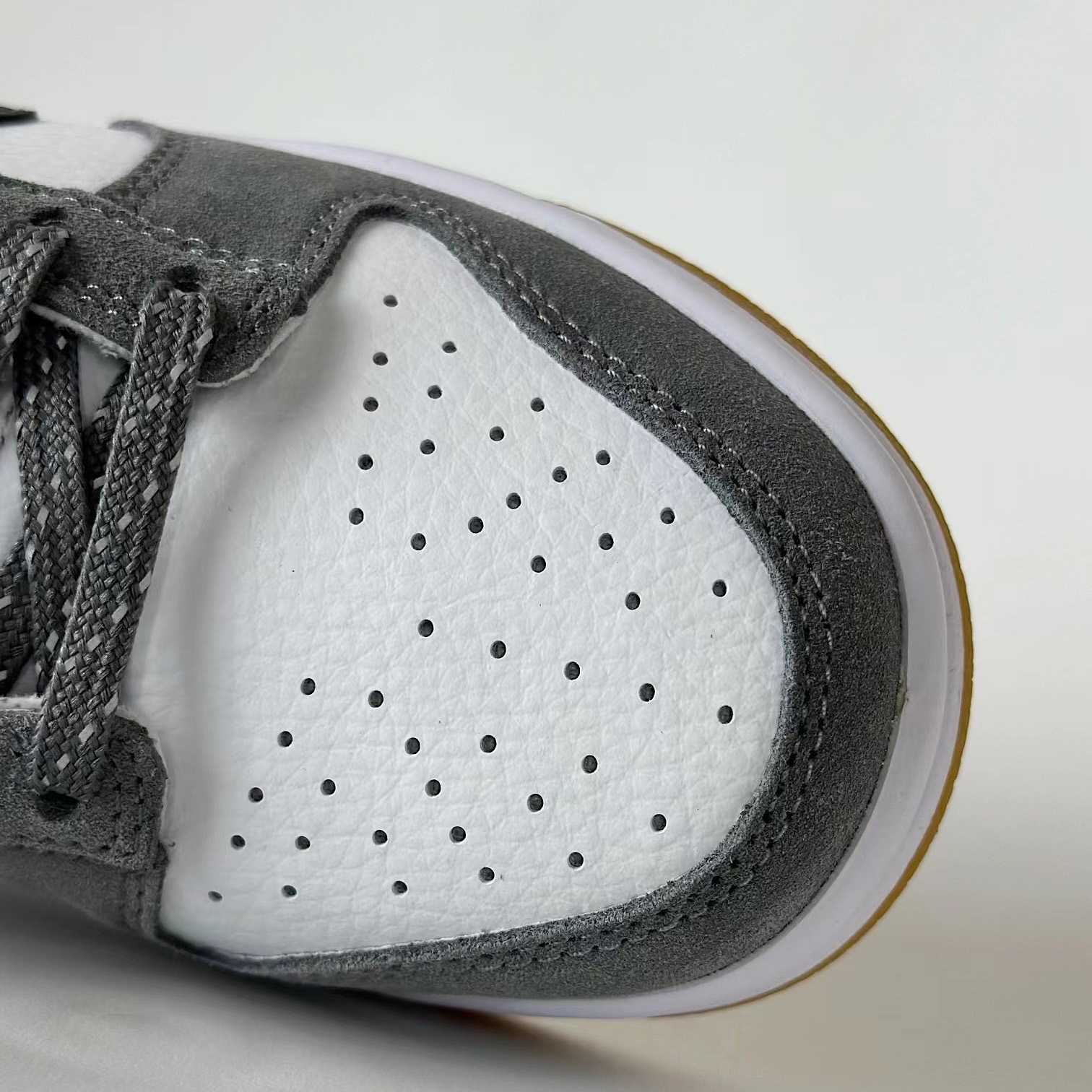 Nike SB Dunk Low”Smoke Grey/Gum“ Sneakers    FV0389-100 - DopestKickz