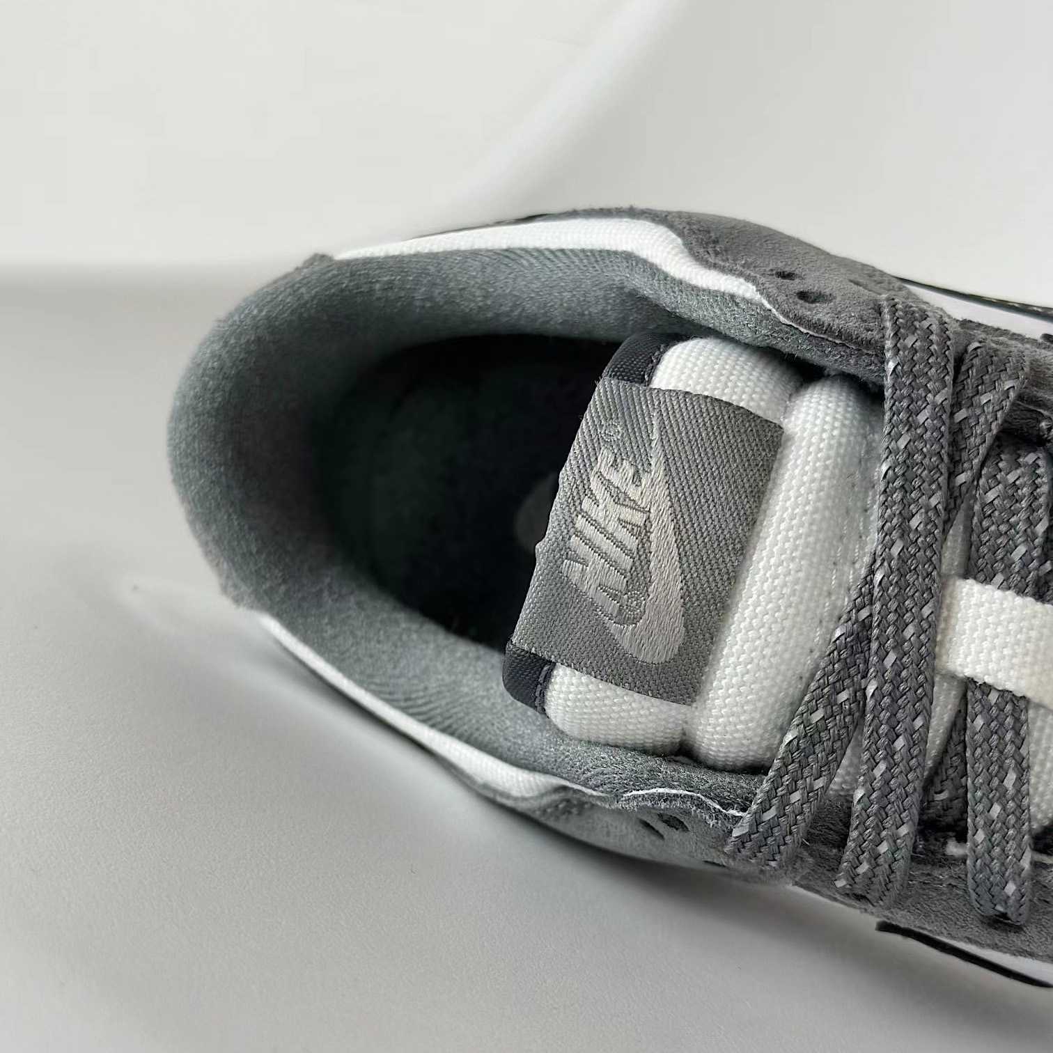 Nike SB Dunk Low”Smoke Grey/Gum“ Sneakers    FV0389-100 - DopestKickz