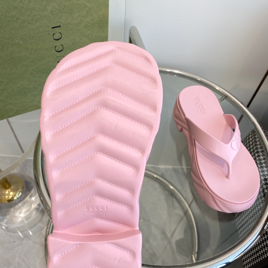 Gucci Rubber Thong Sandals - DopestKickz