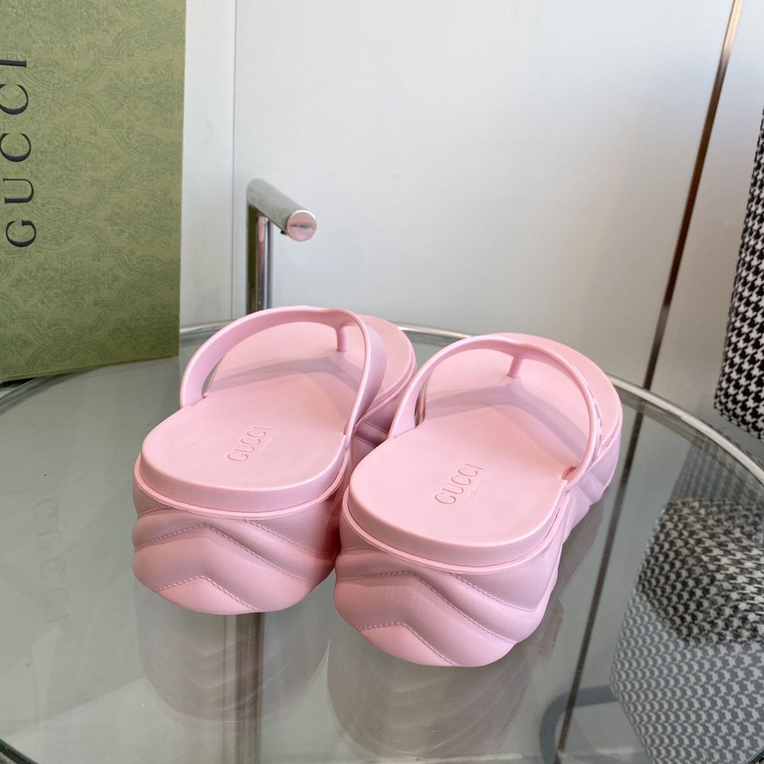 Gucci Rubber Thong Sandals - DopestKickz