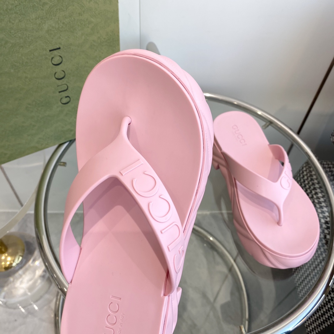Gucci Rubber Thong Sandals - DopestKickz