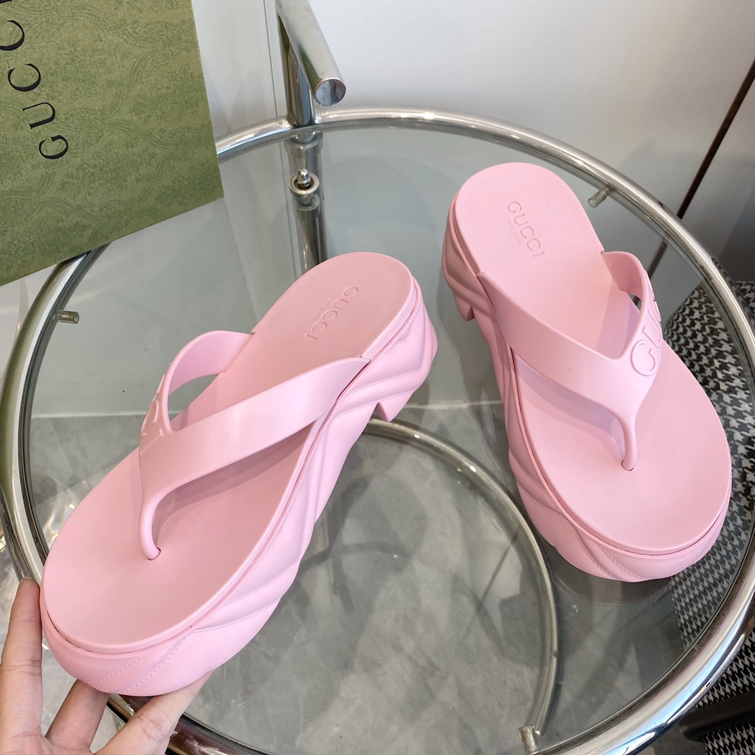 Gucci Rubber Thong Sandals - DopestKickz