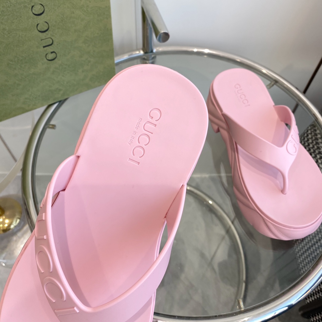 Gucci Rubber Thong Sandals - DopestKickz
