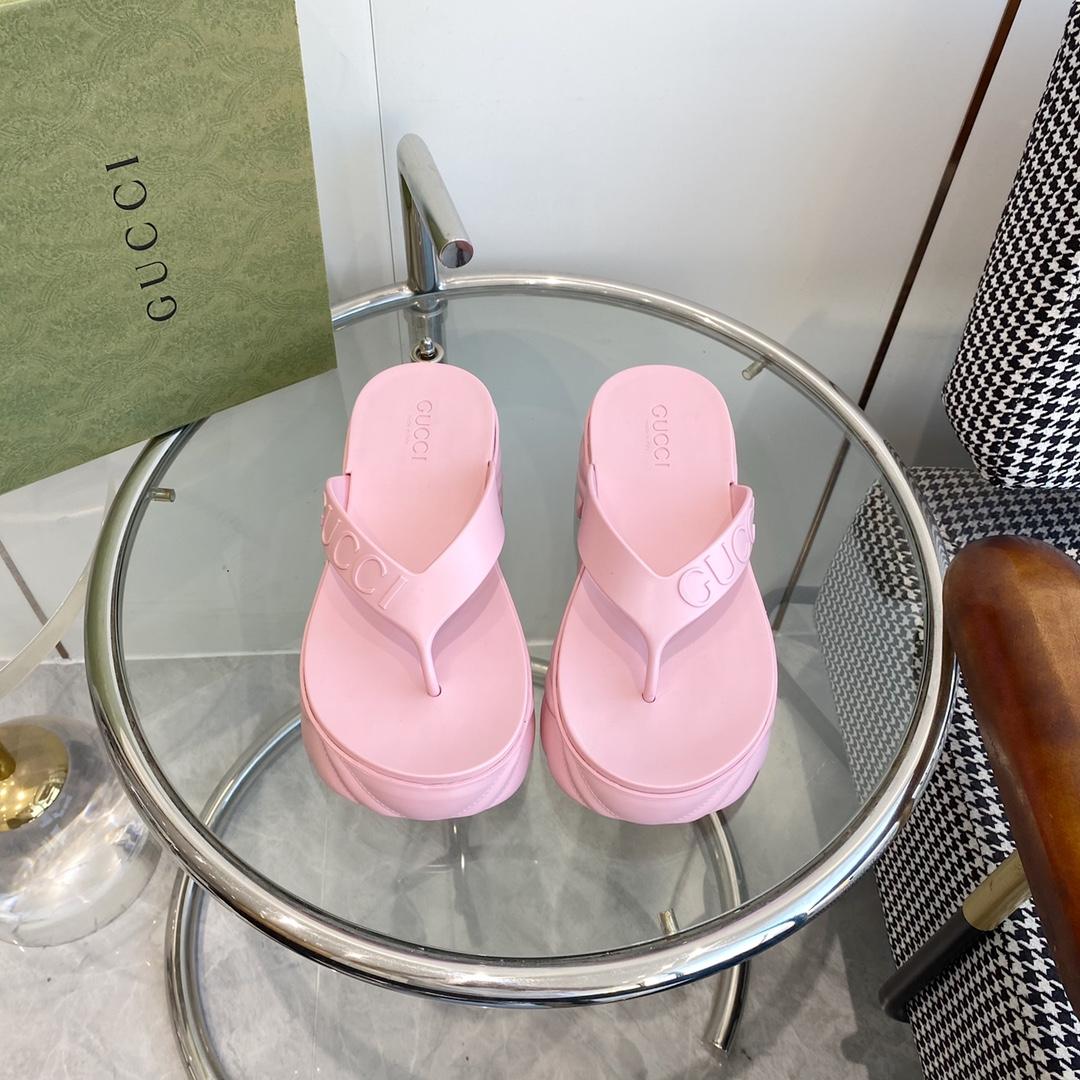 Gucci Rubber Thong Sandals - DopestKickz