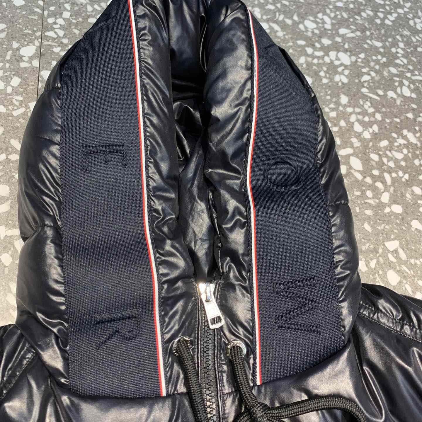 Moncler Pavin Short Down Jacket - DopestKickz
