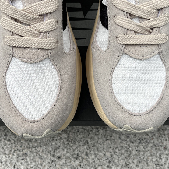 New Balance Warped Runner Sneakers    UWRPDMOB - DopestKickz