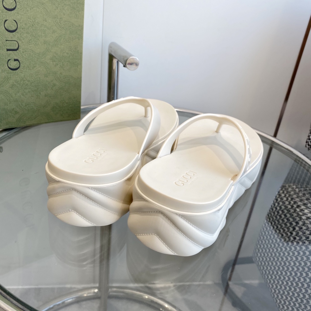 Gucci Rubber Thong Sandals - DopestKickz