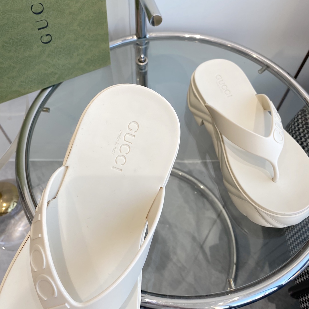 Gucci Rubber Thong Sandals - DopestKickz