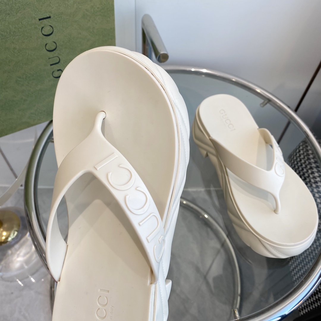 Gucci Rubber Thong Sandals - DopestKickz