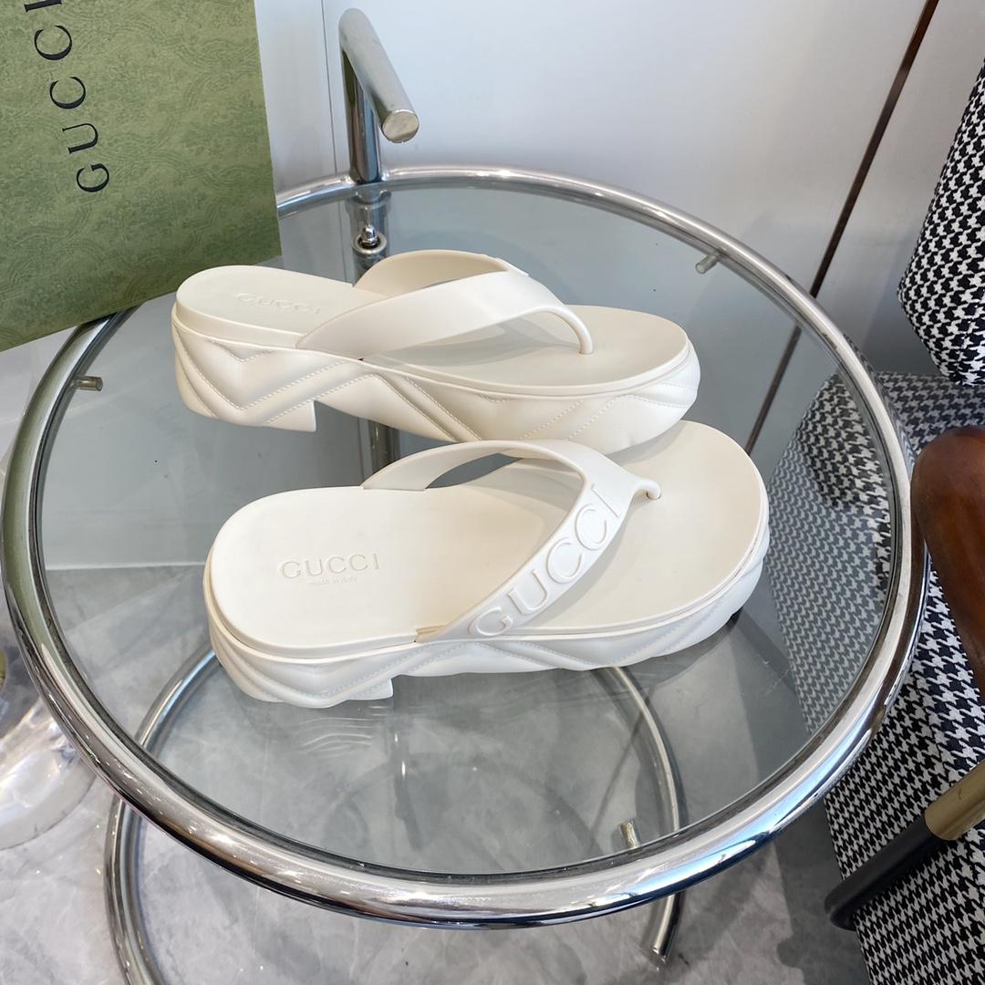 Gucci Rubber Thong Sandals - DopestKickz