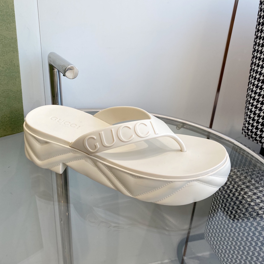 Gucci Rubber Thong Sandals - DopestKickz