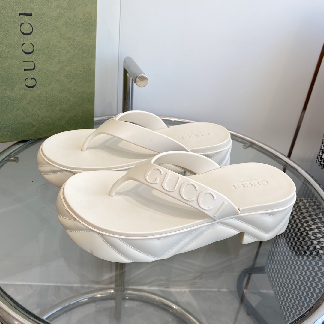 Gucci Rubber Thong Sandals - DopestKickz
