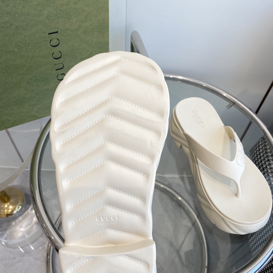 Gucci Rubber Thong Sandals - DopestKickz