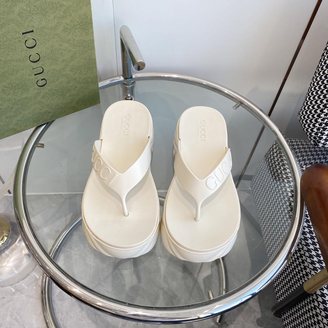 Gucci Rubber Thong Sandals - DopestKickz