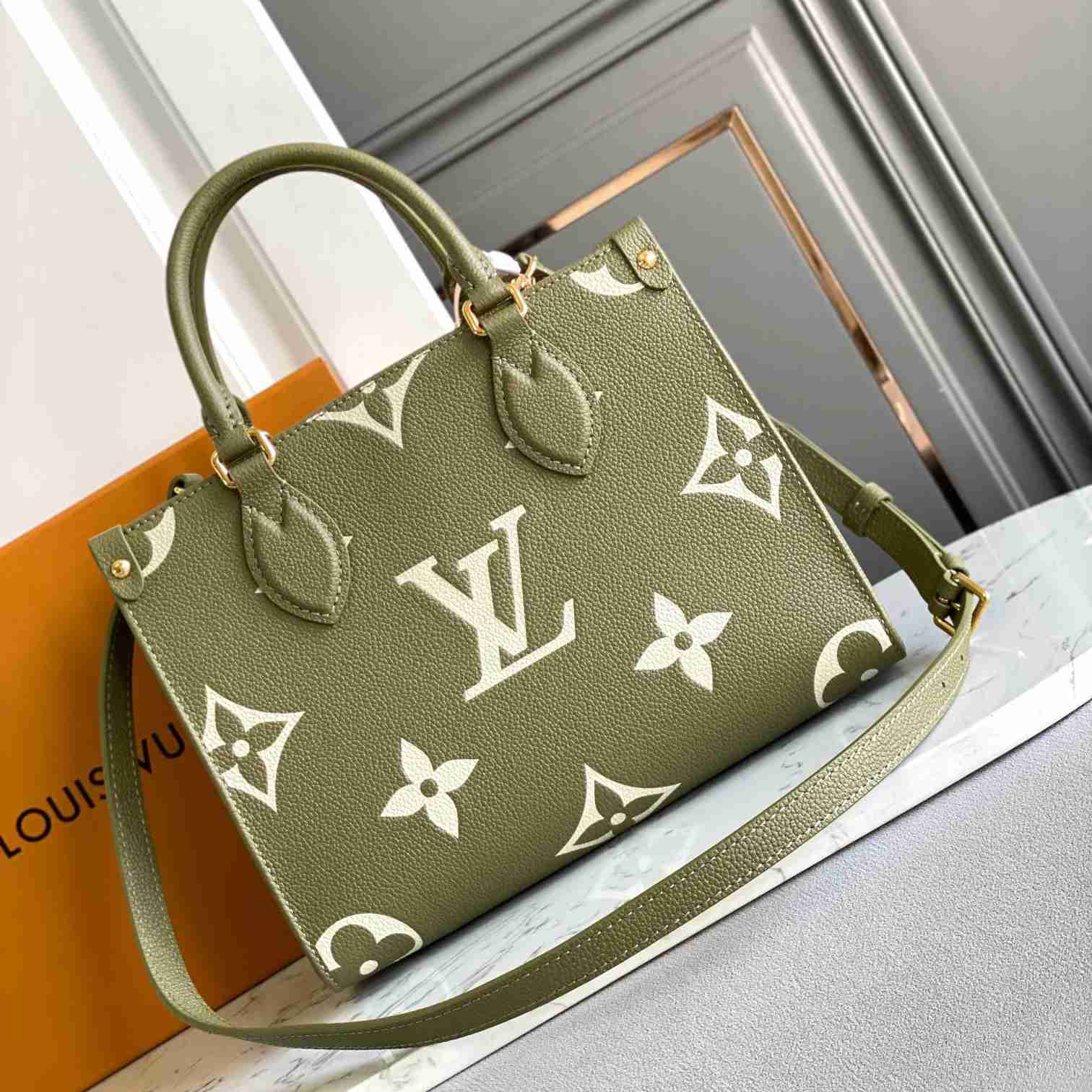 Louis Vuitton OnTheGo PM (25-19-11.5cm)  M46647 - DopestKickz