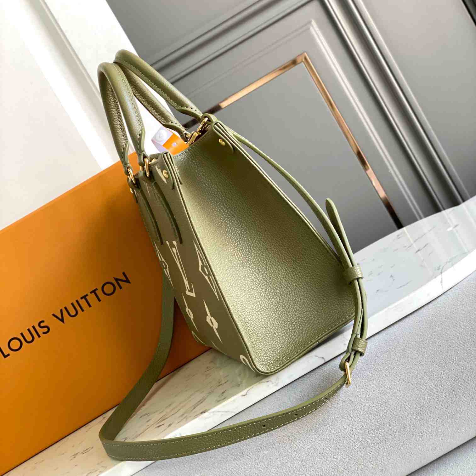 Louis Vuitton OnTheGo PM (25-19-11.5cm)  M46647 - DopestKickz