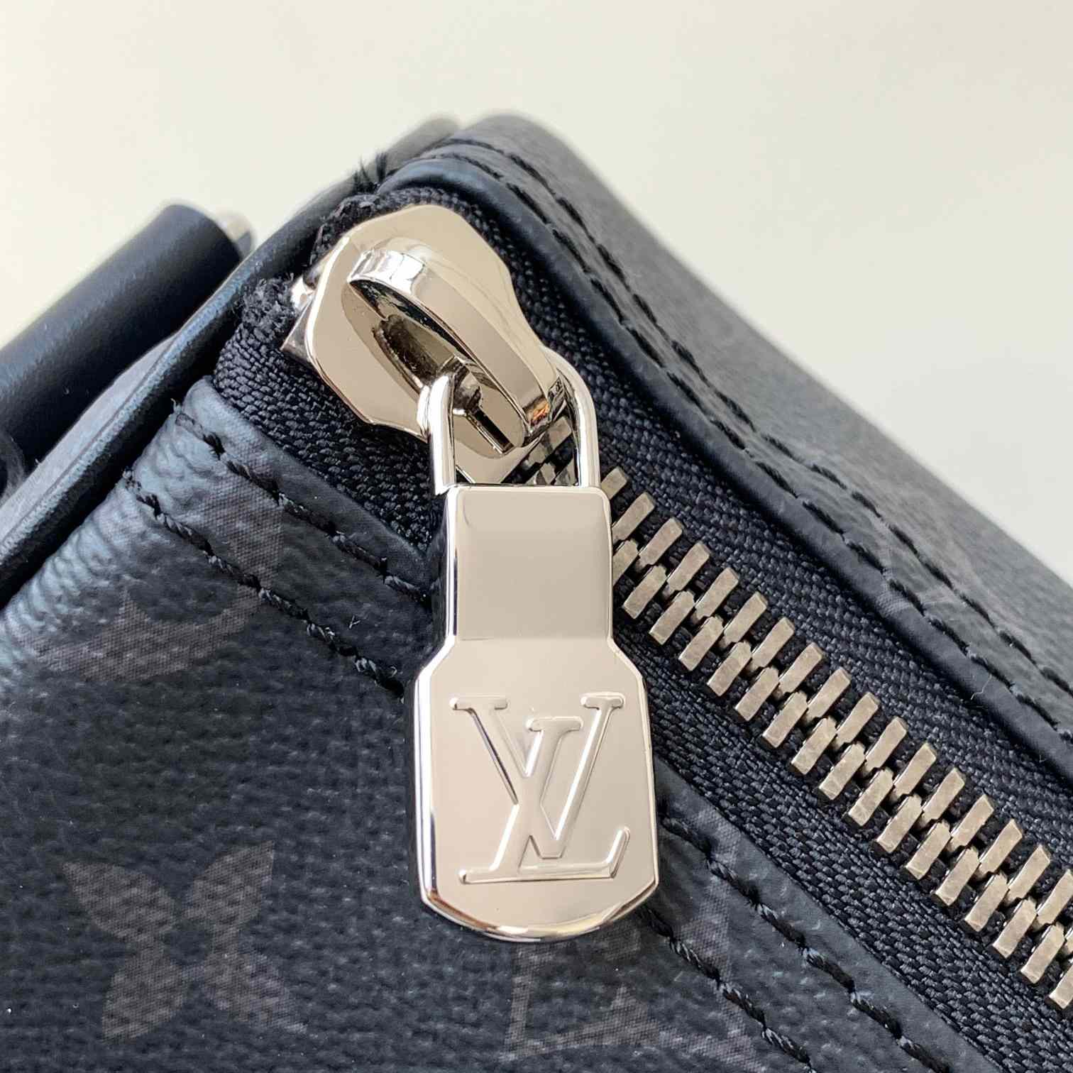 Louis Vuitton Keepall Bandoulière 25    M46271 - DopestKickz