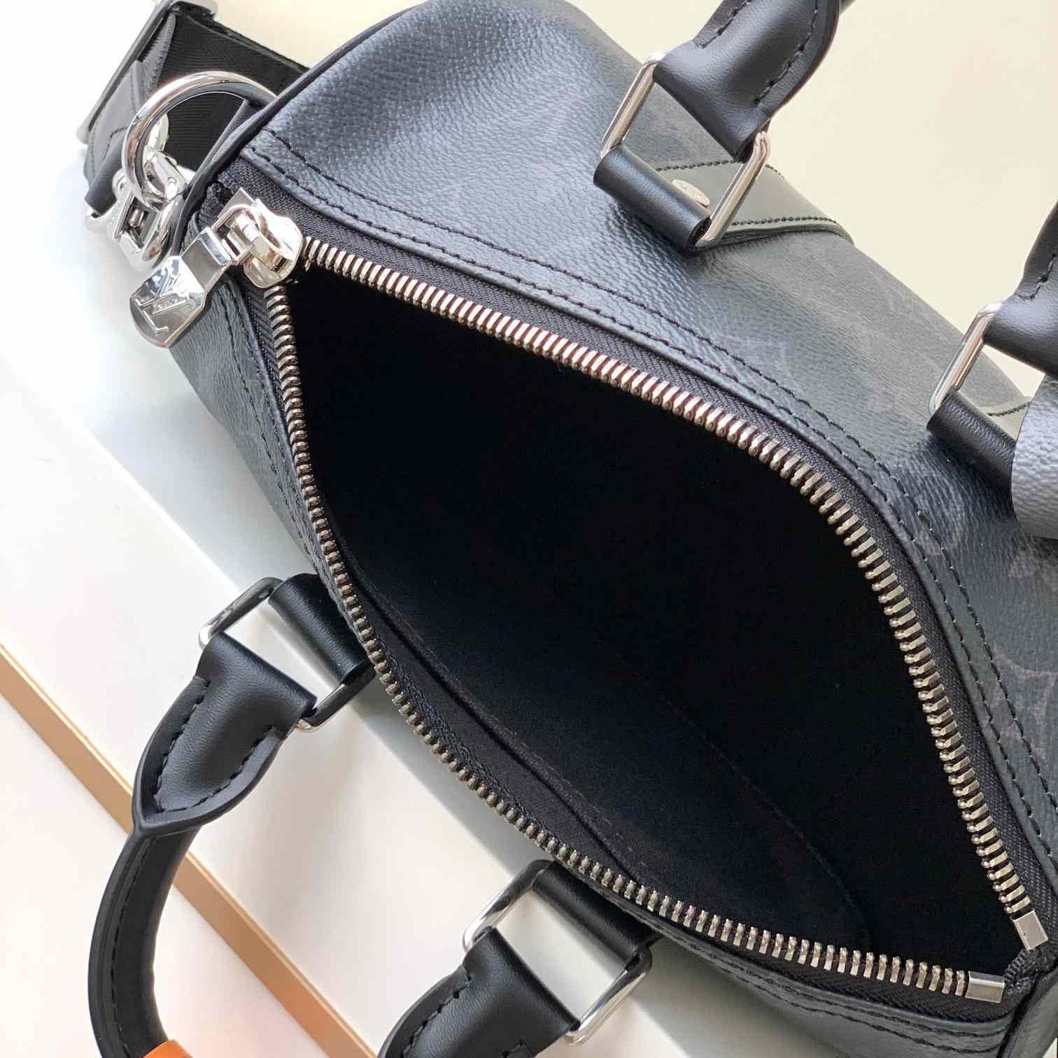 Louis Vuitton Keepall Bandoulière 25    M46271 - DopestKickz