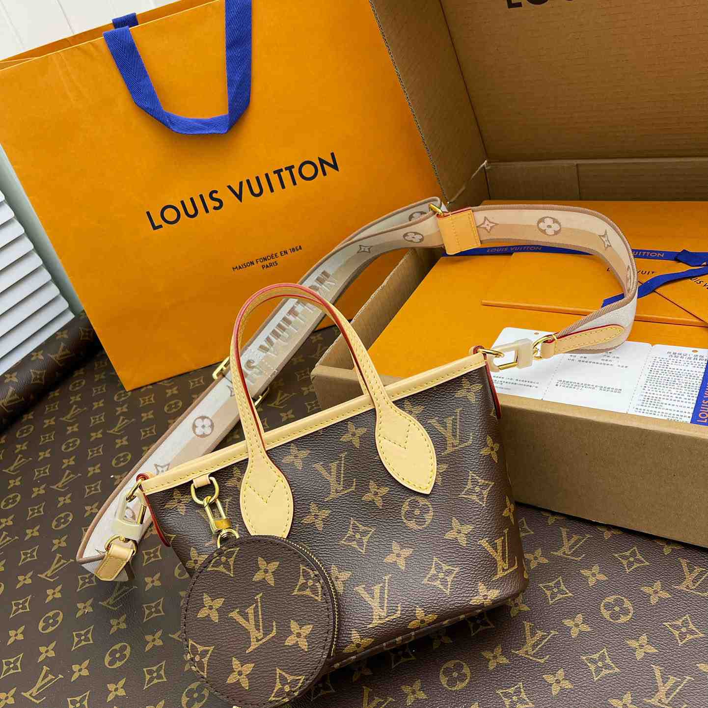 Louis Vuitton Neverfull BB   M46705 - DopestKickz