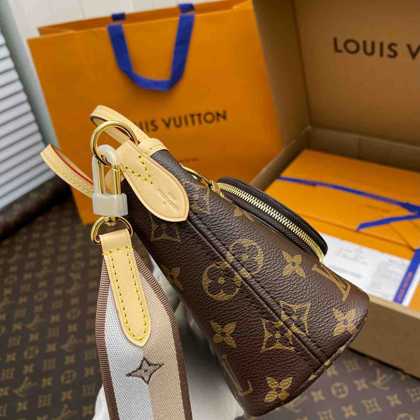 Louis Vuitton Neverfull BB   M46705 - DopestKickz