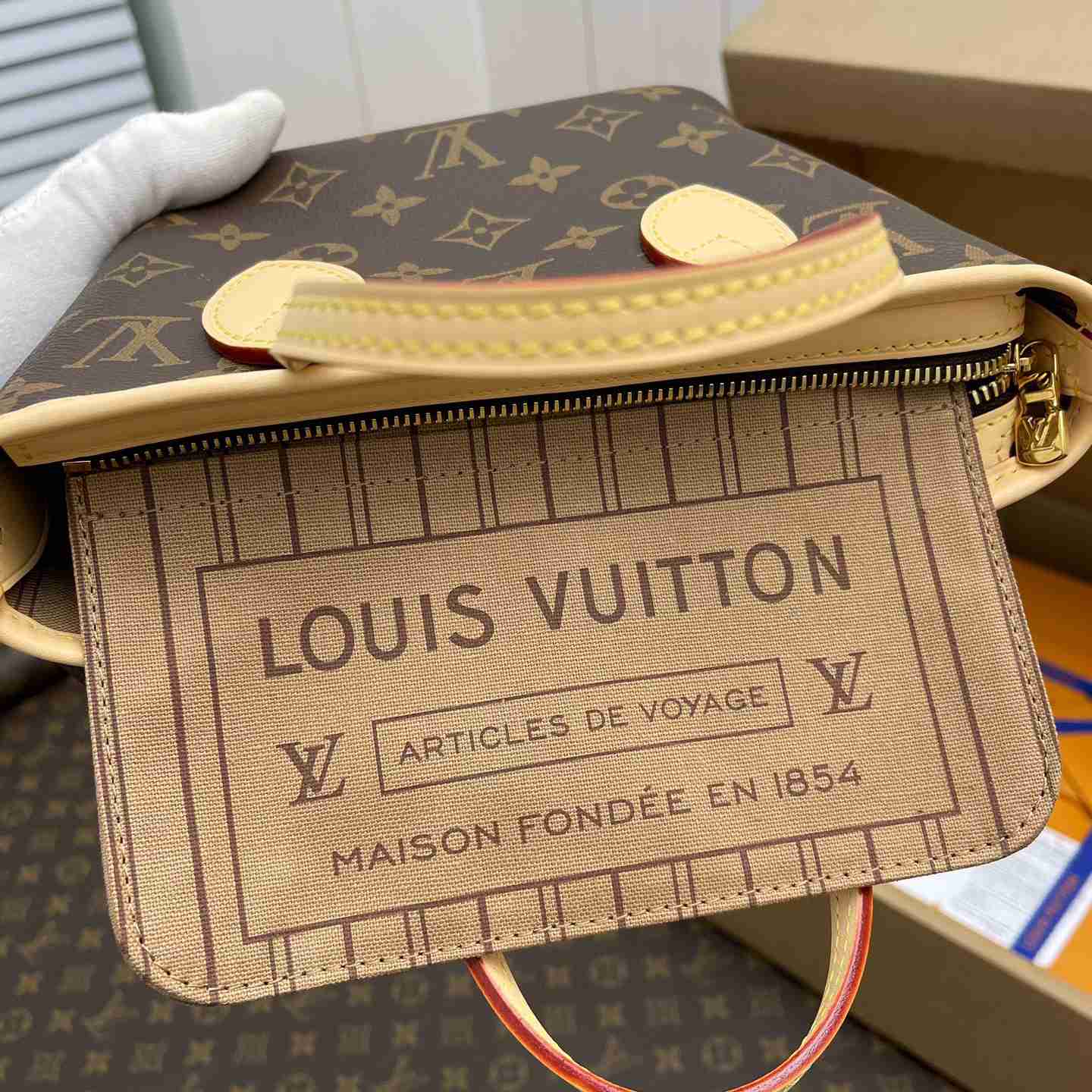 Louis Vuitton Neverfull BB   M46705 - DopestKickz